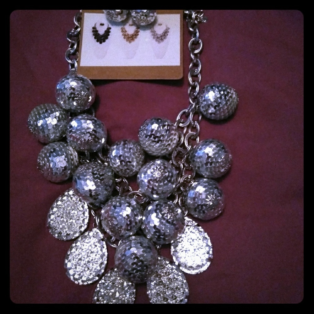 Necklace and earring set